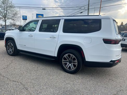 Used 2024 Jeep Wagoneer L Series II image 19