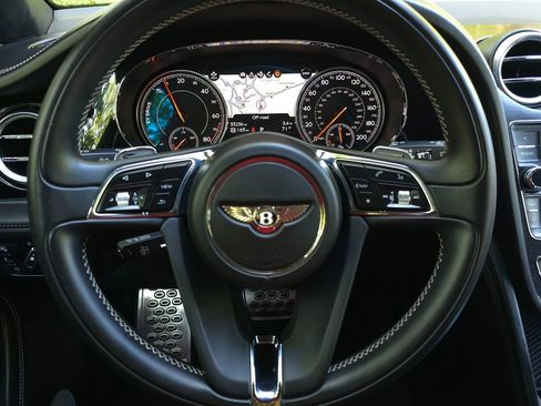 Used 2020 Bentley Bentayga Plug-In Hybrid image 37