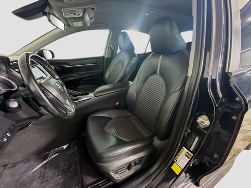 Used 2020 Toyota Camry SE image 21