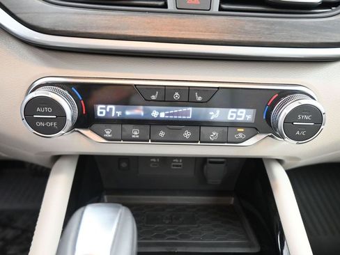 Used 2025 Nissan Altima 2.5 SL image 3