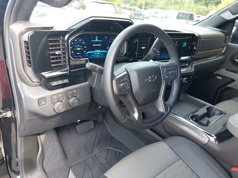 Used 2026 Chevrolet Silverado 2500 ZR2 w/ LPO, Dark Essentials Package AWD/4WD image 4