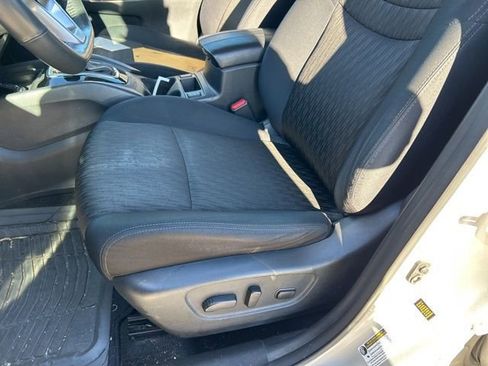 Used 2017 Nissan Rogue SV image 10