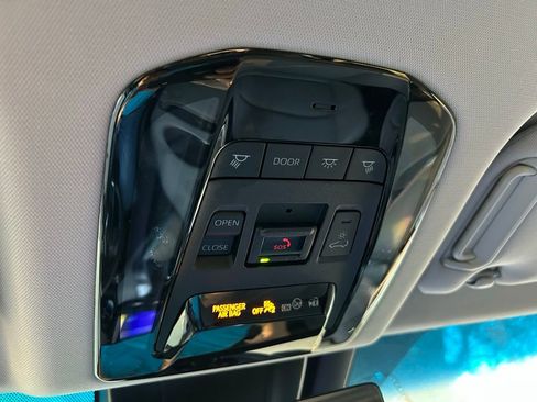 Certified 2024 Toyota Venza Limited image 27