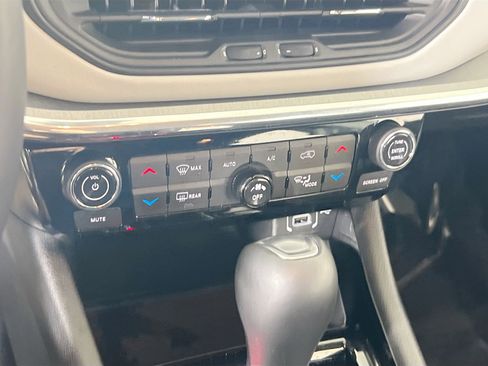 Used 2022 Jeep Compass Limited image 15