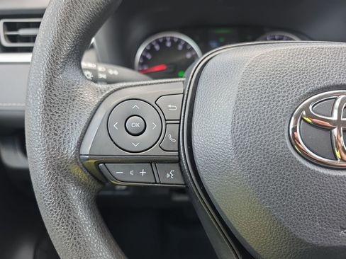 Used 2022 Toyota RAV4 XLE w/ Convenience Package FWD image 17