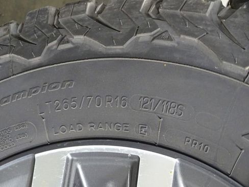 Used 2016 Toyota Tacoma TRD Sport image 34