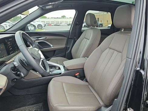 Certified 2025 Audi Q5 Premium w/ Convenience Package AWD/4WD image 3