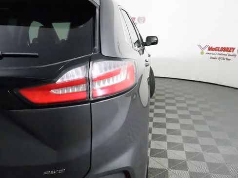 Used 2023 Ford Edge SEL image 11