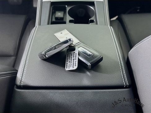 Used 2024 Jaguar F-PACE R-Dynamic S image 41