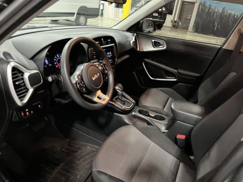 Used 2022 Kia Soul LX w/ Technology Package image 9