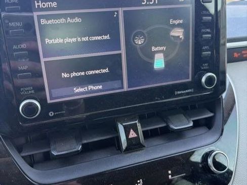 Certified 2022 Toyota Corolla LE image 3