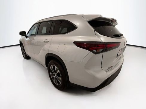 Certified 2026 Toyota Highlander XLE AWD/4WD image 5