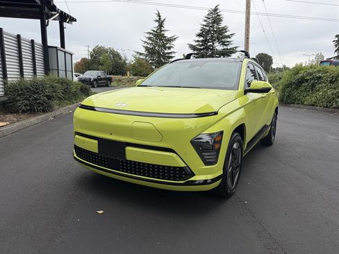 Used 2024 Hyundai Kona Limited FWD image 2