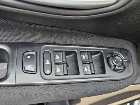 Used 2017 Jeep Renegade Latitude w/ Cold Weather Group AWD/4WD image 22