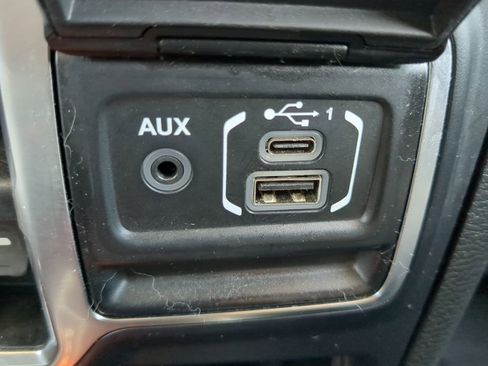 Used 2019 Jeep Wrangler Unlimited Sahara w/ Safety Group image 21