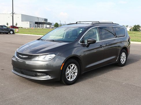 Used 2021 Chrysler Voyager Lxi FWD image 4