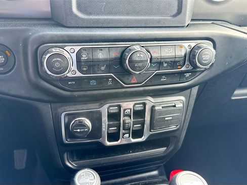 Used 2023 Jeep Wrangler Unlimited w/ Cold Weather Group AWD/4WD image 17