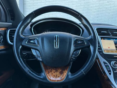 Used 2017 Lincoln MKX Reserve w/ Driver Assistance Package image 29