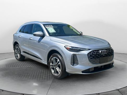 Certified 2025 Audi Q5 Premium Plus w/ Premium Plus AWD/4WD image 1