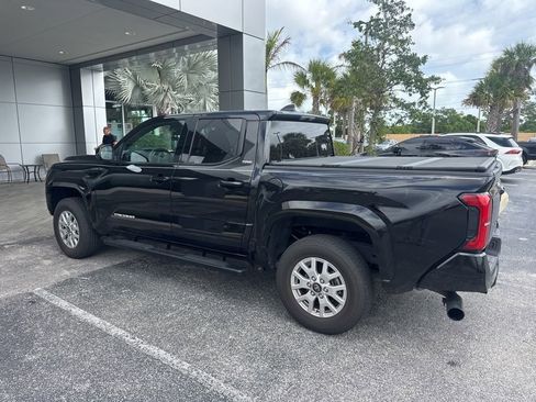 Used 2025 Toyota Tacoma SR5 image 4