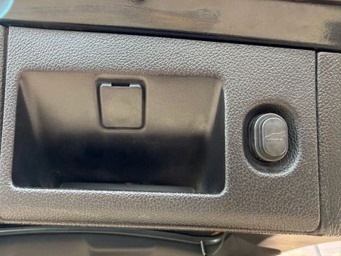 Used 2020 Chevrolet Suburban LT AWD/4WD image 32