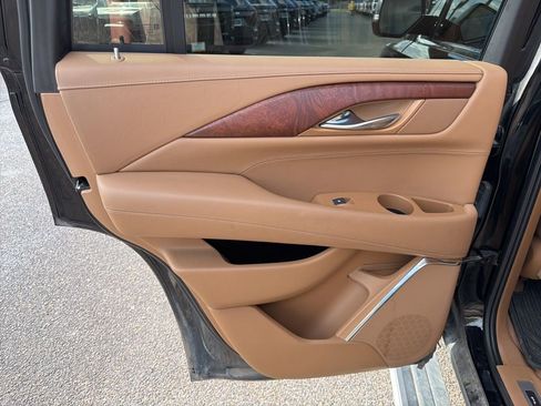 Used 2017 Cadillac Escalade Platinum image 15