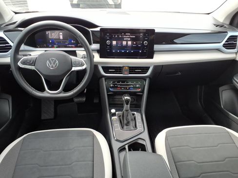 Certified 2026 Volkswagen Taos SE FWD image 12