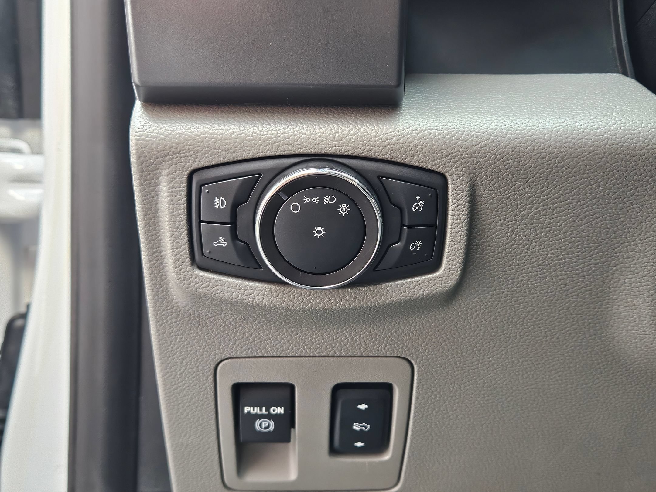 Used 2018 Ford F150 XLT w/ Equipment Group 301A Mid AWD/4WD image 19