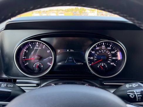 Used 2022 Kia Carnival LX FWD image 21