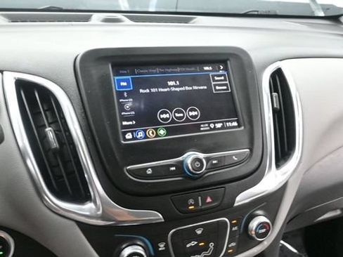 Used 2022 Chevrolet Equinox LS AWD/4WD image 18