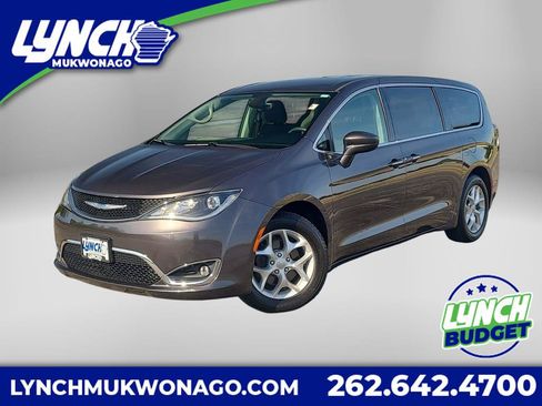 Used 2018 Chrysler Pacifica Touring Plus w/ Tire & Wheel Group FWD image 1