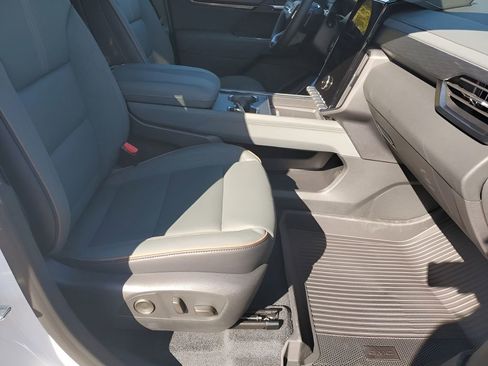 New 2026 GMC Acadia AT4 w/ Luxury Package image 15