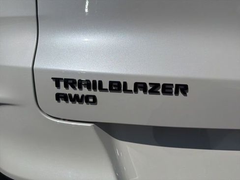 Used 2025 Chevrolet TrailBlazer RS AWD/4WD image 11