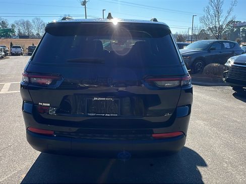 Used 2025 Jeep Grand Cherokee L Altitude image 9