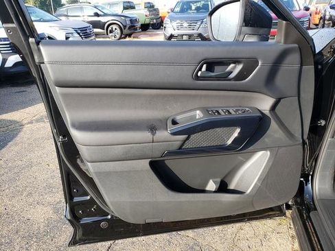 New 2025 Nissan Pathfinder SV w/ Black Appearance Package image 13