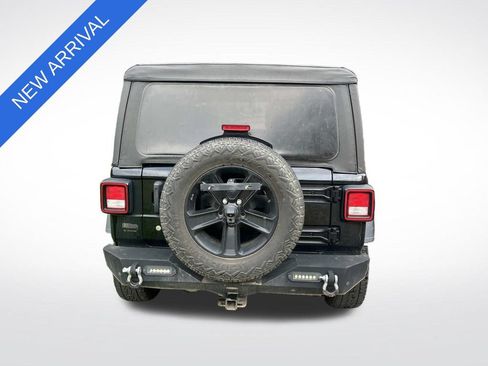 Used 2019 Jeep Wrangler Sport AWD/4WD image 3
