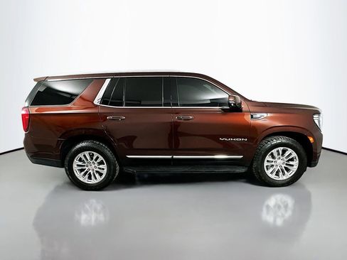 Used 2022 GMC Yukon SLT w/ SLT Premium Package image 4