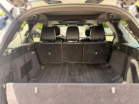 Used 2019 Land Rover Discovery HSE AWD/4WD image 32