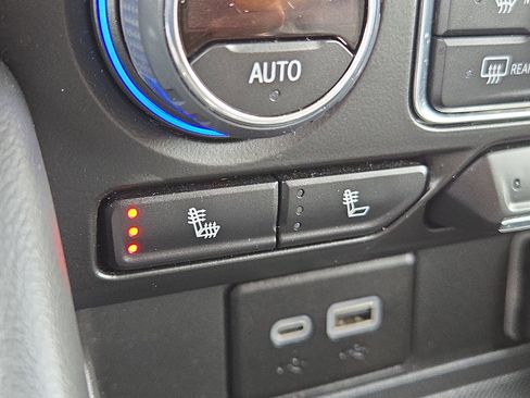 Used 2024 Chevrolet Tahoe LT image 31