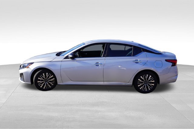 Used 2025 Nissan Altima 2.5 SV FWD image 9