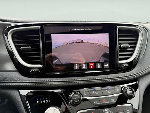 New 2026 Chrysler Pacifica Select AWD/4WD image 24