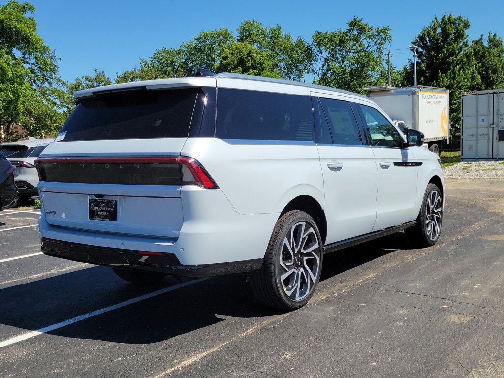 New 2026 Lincoln Navigator L Black Label AWD/4WD image 4
