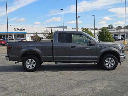 Used 2017 Ford F150 XLT w/ Trailer Tow Package image 8