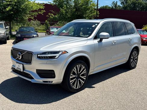 Used 2020 Volvo XC90 T6 Momentum AWD/4WD image 1