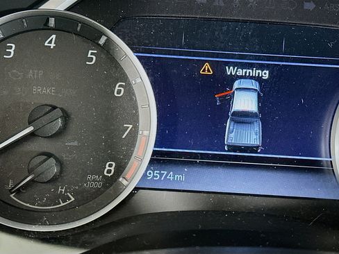 Used 2024 Nissan Frontier SL w/ Technology Package image 19