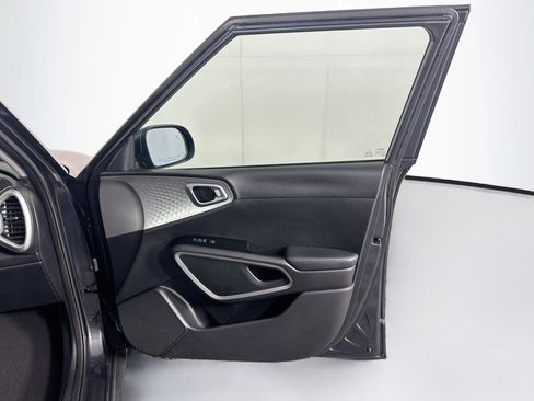 Used 2023 Kia Soul LX w/ Option Group 015 FWD image 30