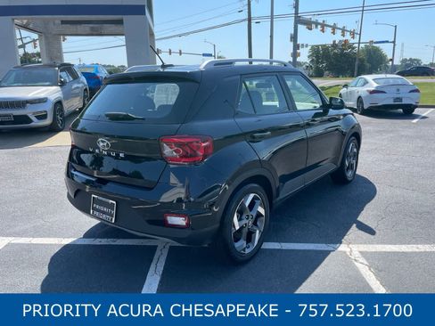 Used 2023 Hyundai Venue SEL FWD image 5