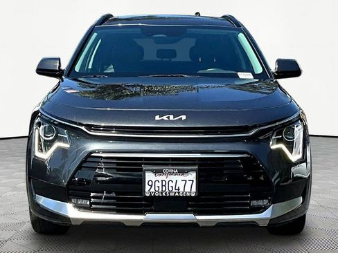 Used 2023 Kia Niro EX Touring image 2