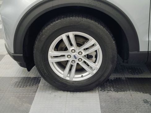 Used 2023 Ford Explorer XLT w/ Equipment Group 202A image 14