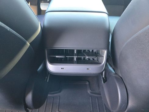 Used 2023 Tesla Model Y Performance image 24